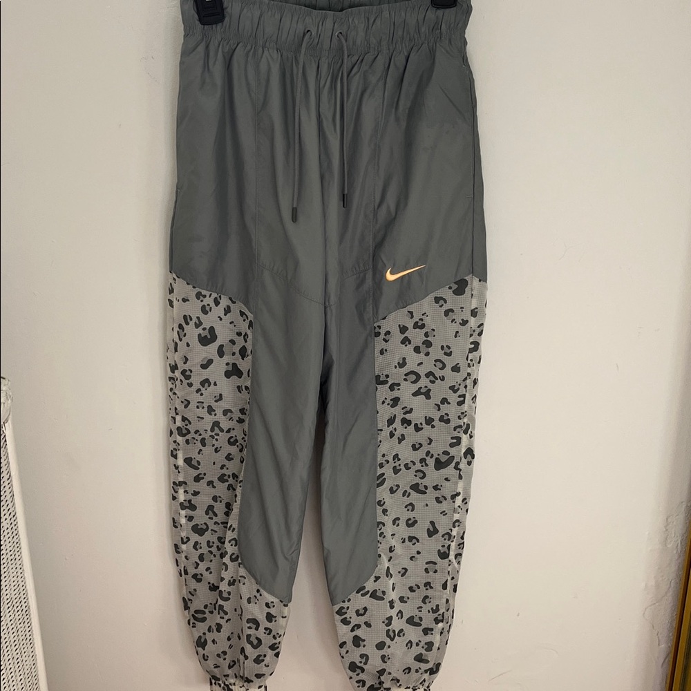 Nike Womens Sportswear Leopard Pants Size XS